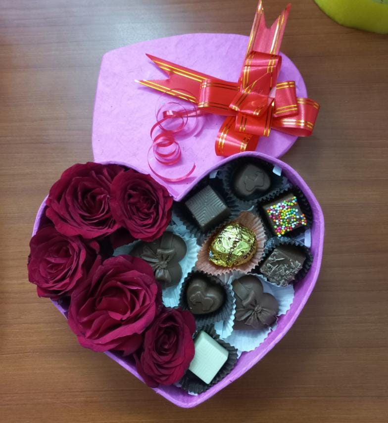 NES Valentine's Day Assorted Chocolates Sampler Heart with Roses, Lovely Chocolate Heart Candy, Valentine’s Assorted Chocolates for Family and Friends – Chocolate Box with Rose